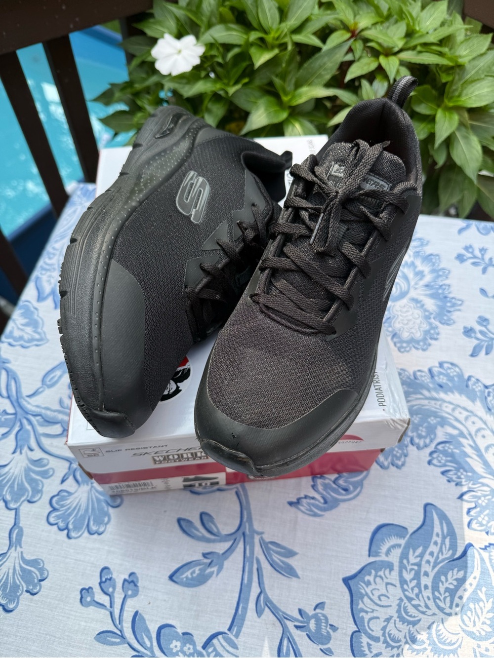 Skechers Work Shoe Womens Size 10 Black Arch Fit Slip Resistant Safety
